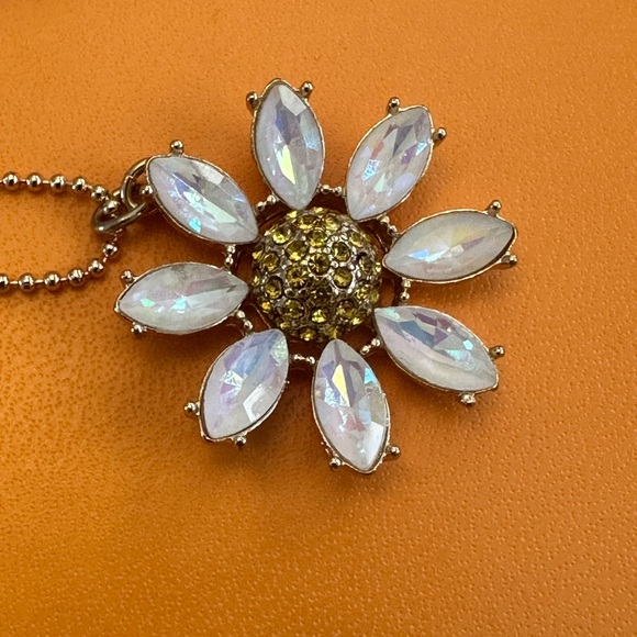 Betsey Johnson Earring + Necklace Set Bees + Daisy Flower NWOT - Picture 3 of 5